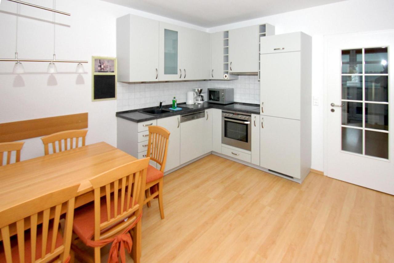 Hafennahe Ferienwohnung Mit Balkon Und Meerblick - Hafenhaeuser Wiek Wohnung 13 Wiek auf Rügen 외부 사진