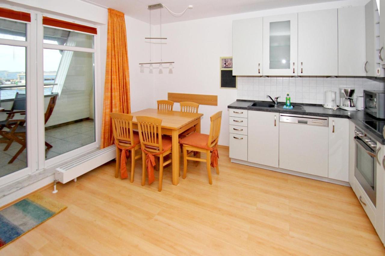 Hafennahe Ferienwohnung Mit Balkon Und Meerblick - Hafenhaeuser Wiek Wohnung 13 Wiek auf Rügen 외부 사진